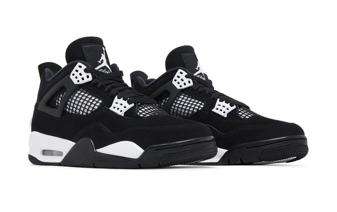 Jordan 4 Retro
White Thunder